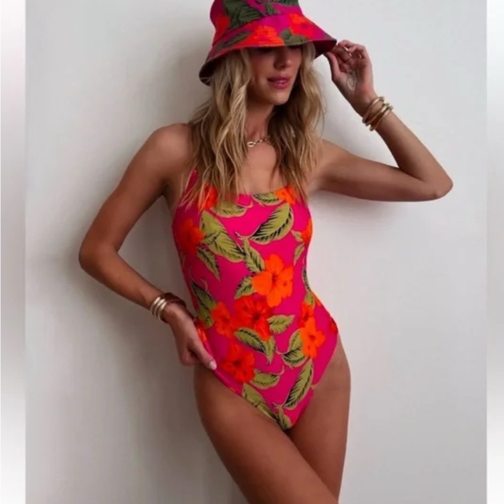 NWOT Beach Riot Stevie One-Piece Swimsuit in Hibiscus Sunset